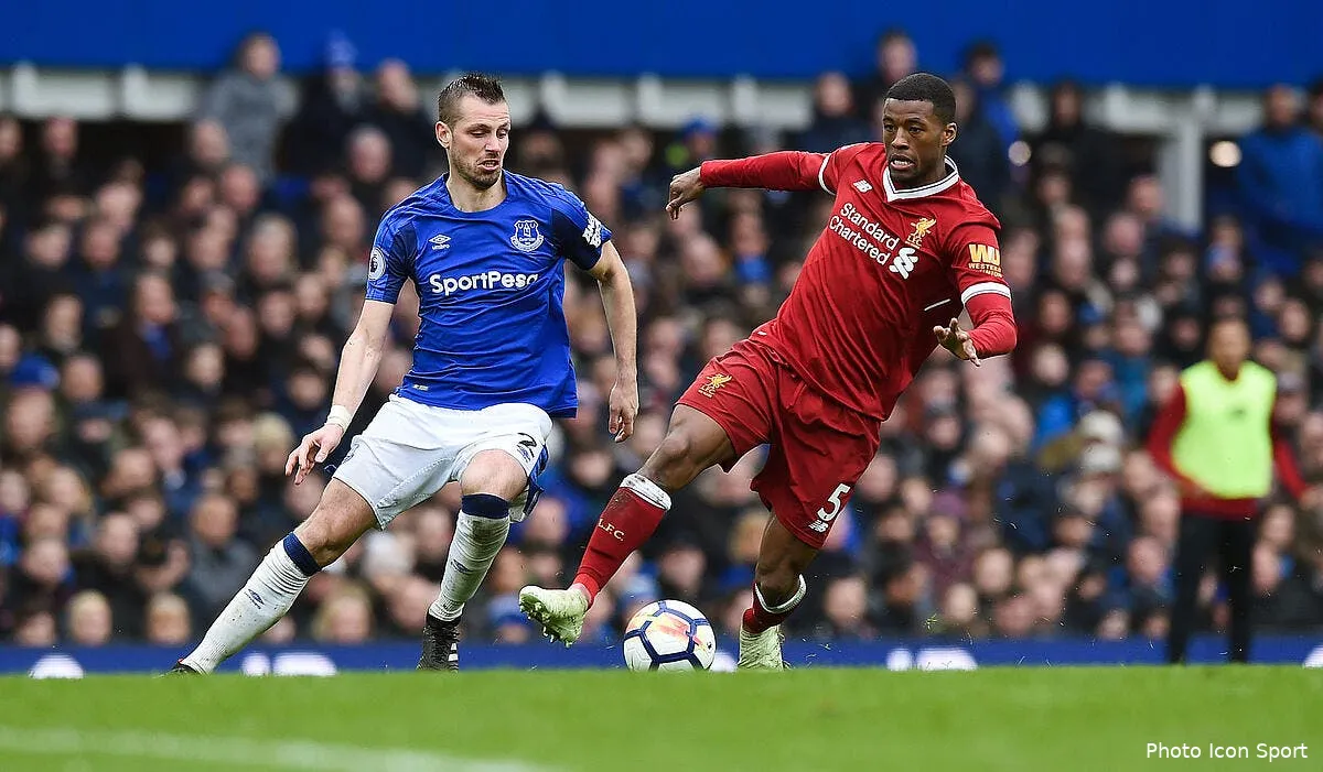 om un transfert a l om schneiderlin est emballe icon spi 070418 11 08222893