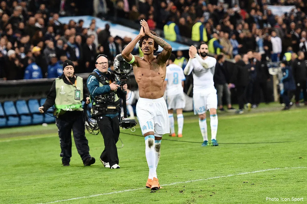 om une ambiance comme ca du jamais vu pour luiz gustavo iconsport icon dim 120418 05 45215631