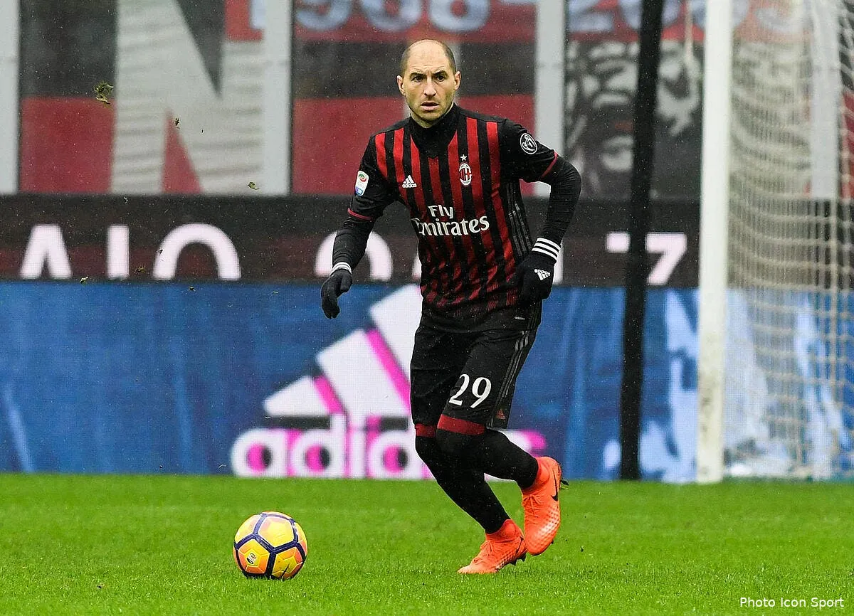 om une premiere piste defensive devoilee pour le mercato iconsport liv 050217 98 19178576