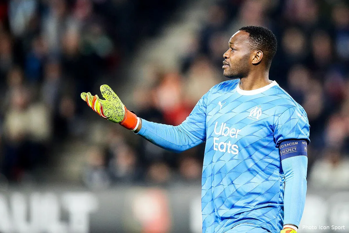 om villas boas se prosterne devant le monument mandanda icon vmirennesmars 73277265