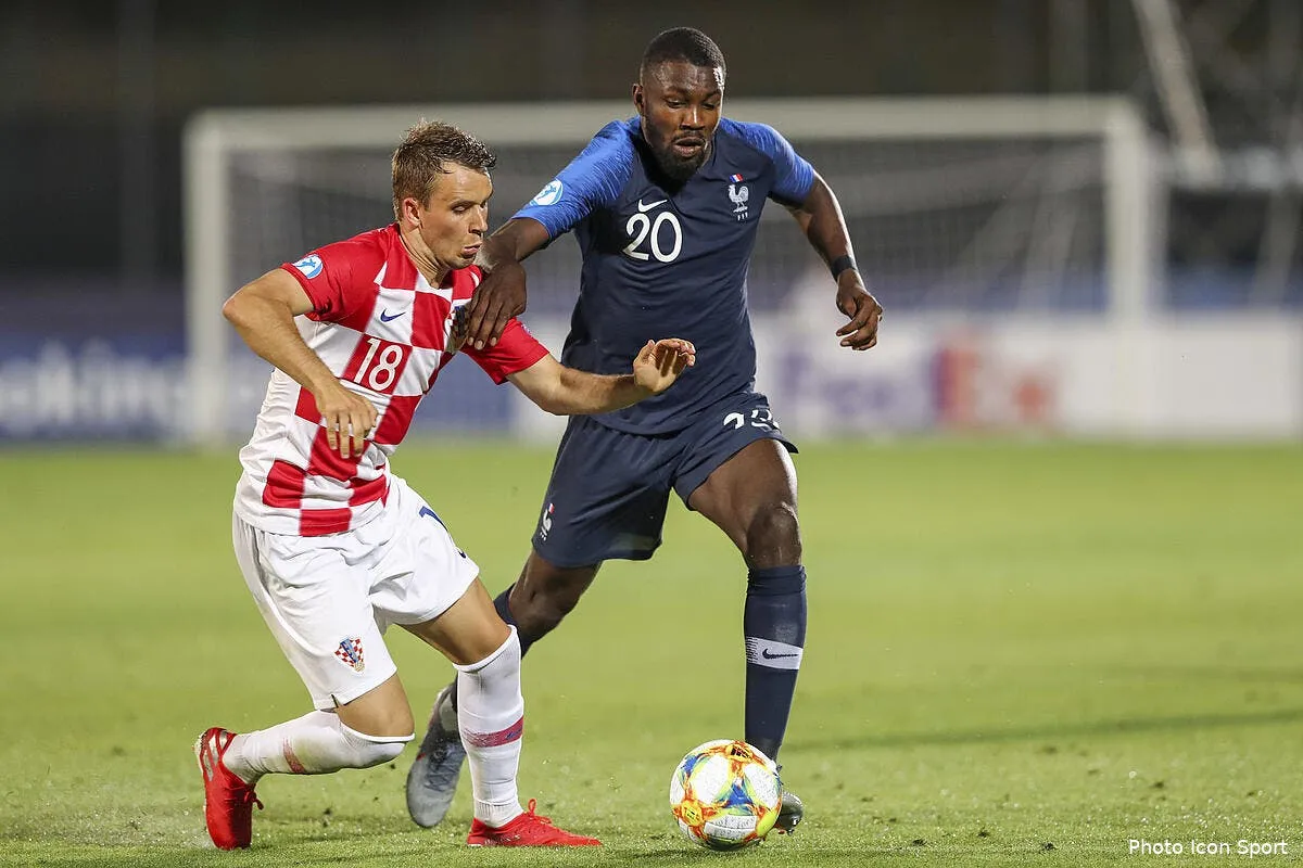 om zubi fonce sur benedetto mais il revait de ce buteur icon sipausa 26707413257541