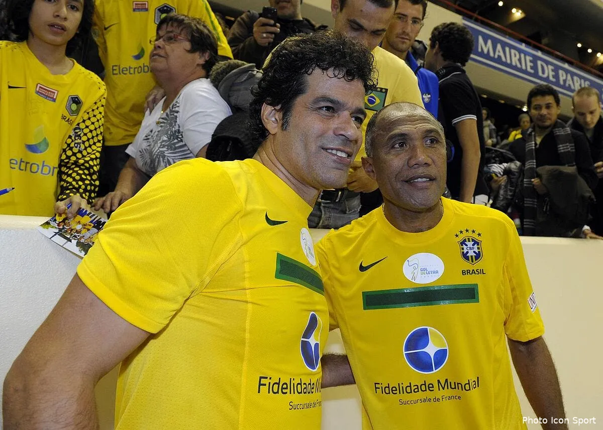 on se bouscule pour soutenir kombouare au psg iconsport por 121111 56 7527185