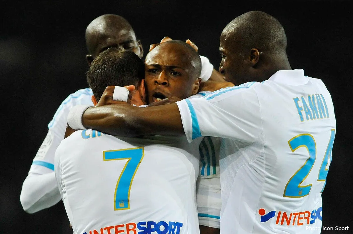 opere a l epaule andre ayew soutient l om des tribunes iconsport bre 080412 66 1234546