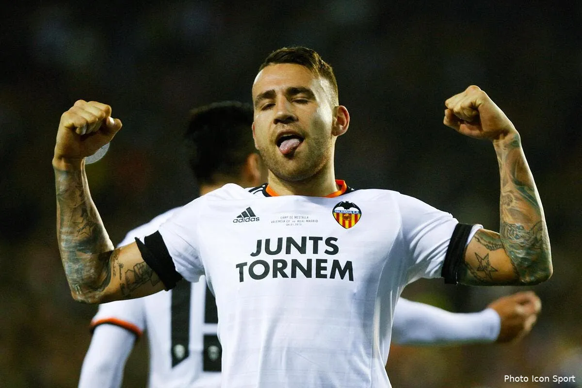 otamendi a manchester mangala ne fait pas ses valises iconsport mar 040115 09 11118509