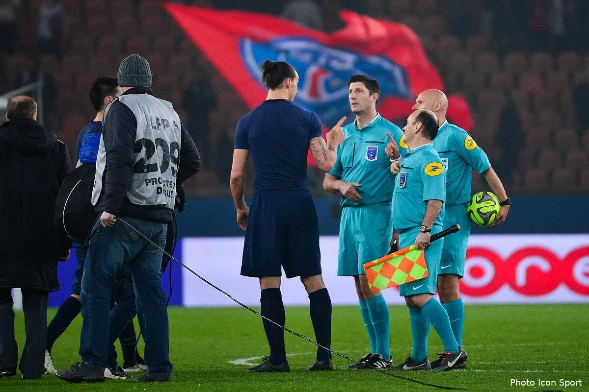 ouf zlatan a eu son ballon apres le match iconsport win 200315 08 114107121