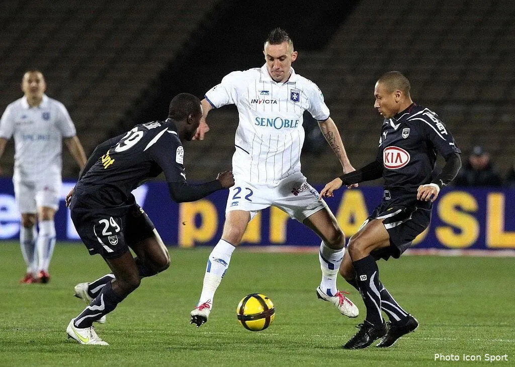 pas l ombre d un contact avec jelen selon triaud 68712 16795