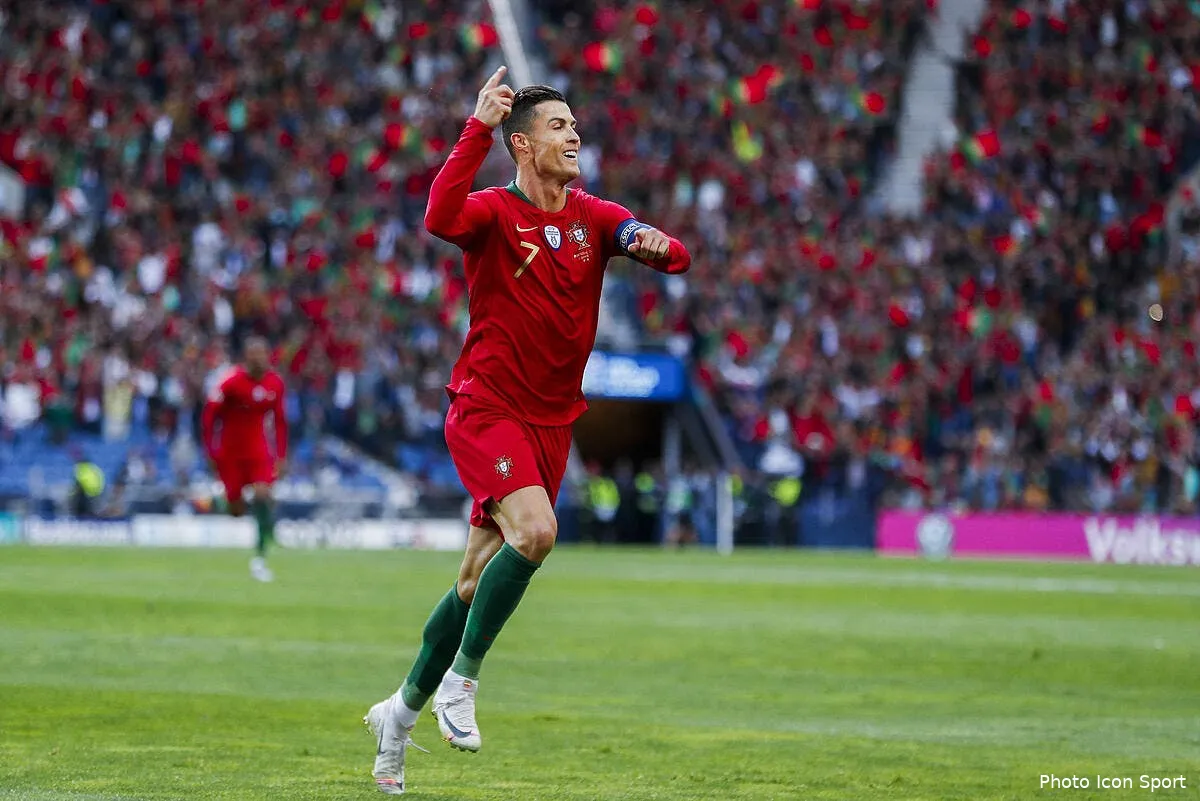 personne ne passe le mur van dijk il defie cristiano ronaldo ronaldo 130255305