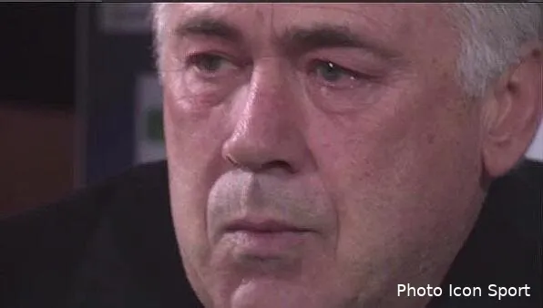 photo ancelotti emu aux larmes pendant la minute de silence ancelotti48121