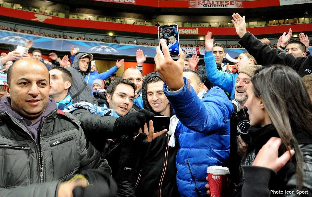 photo barton avec le kop de l om face a arsenal iconsport pet 261113 05 0770667