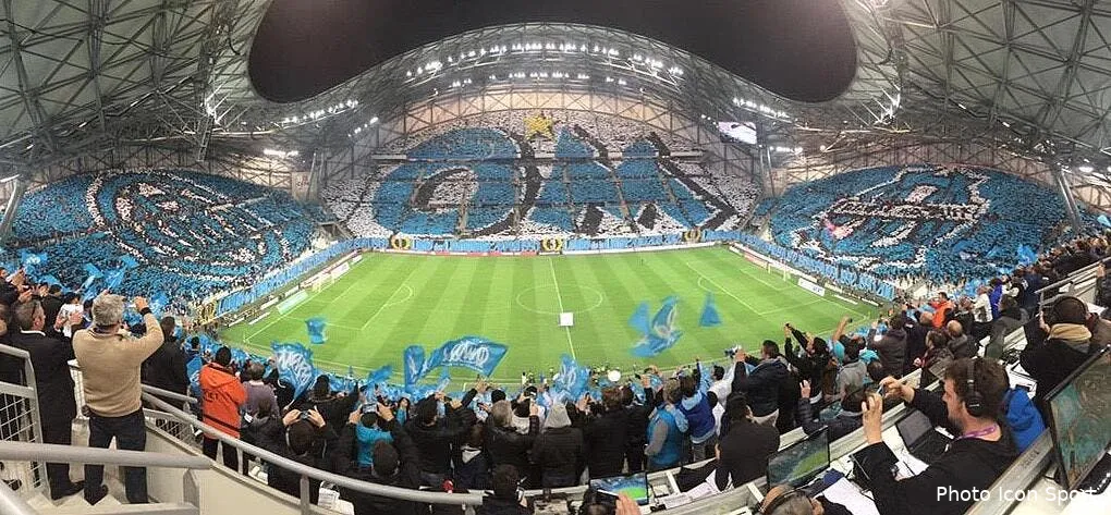 photo l enorme tifo du velodrome avant om psg ompsg108255