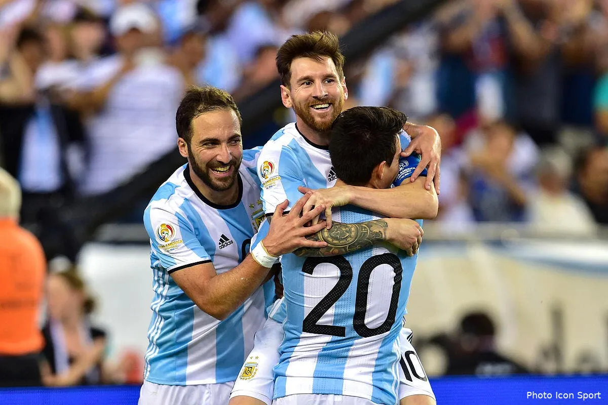 photo la joie debordante du vestiaire argentin iconsport bpi 180616 03 16146450