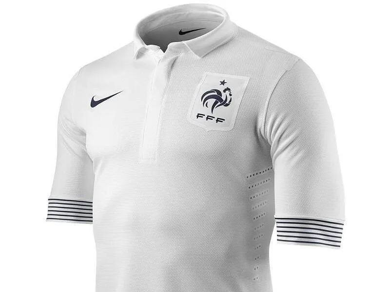 photo le nouveau maillot exterieur de l equipe de france 47137131532