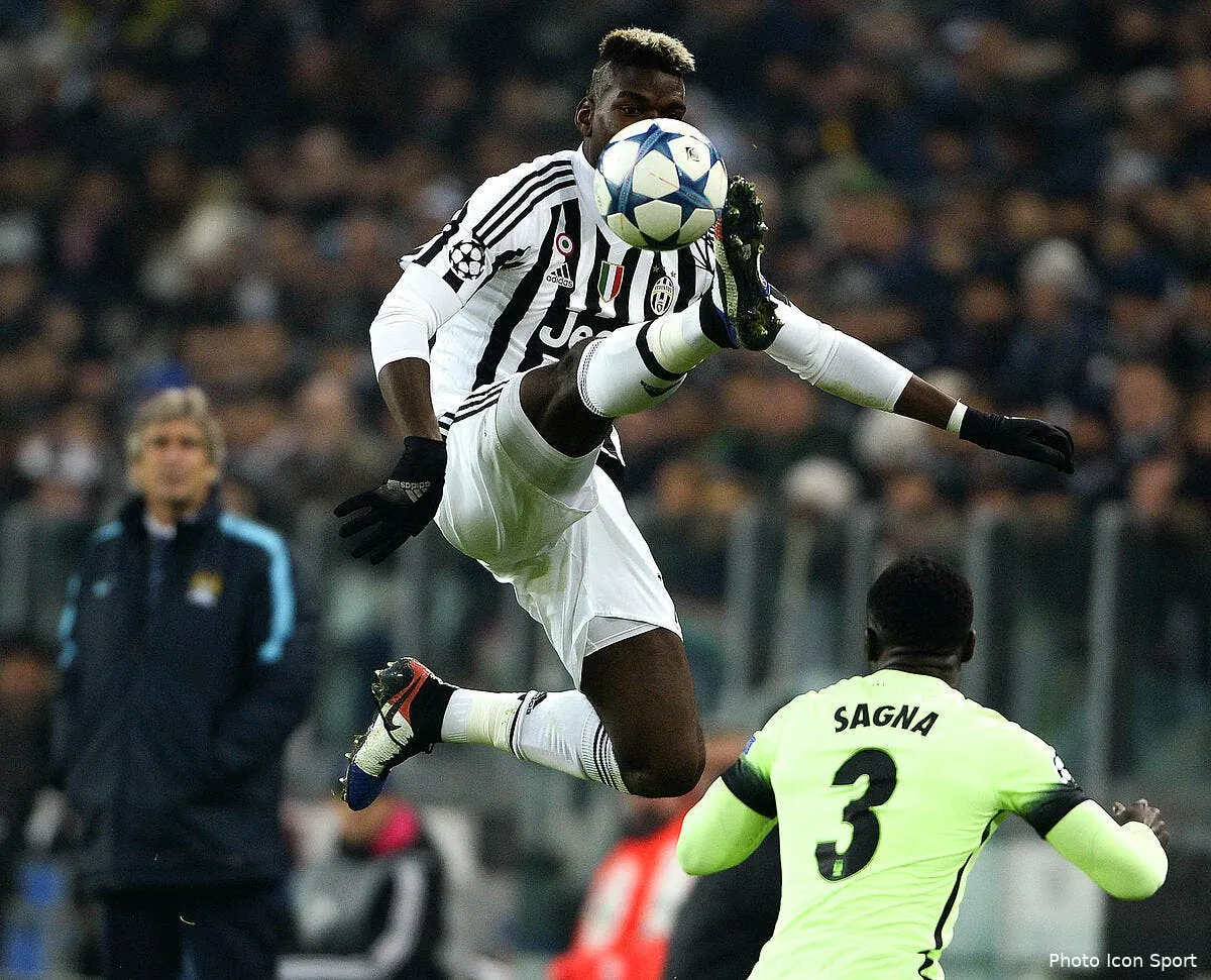 photo les chaussures bleu blanc rouge de pogba iconsport liv 251115 01 11126493