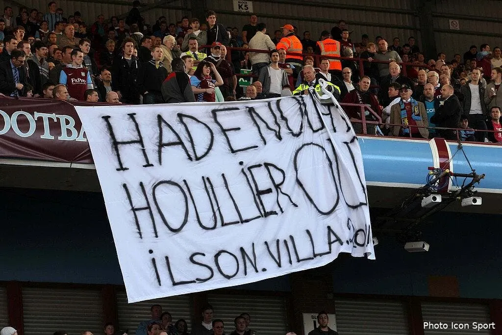 photo les fans d aston villa reclament le demission de g houllier 68879 16938