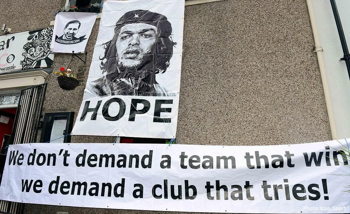 photo les supporters de newcastle reclament ben arfa iconsport bpi 200914 02 0992519