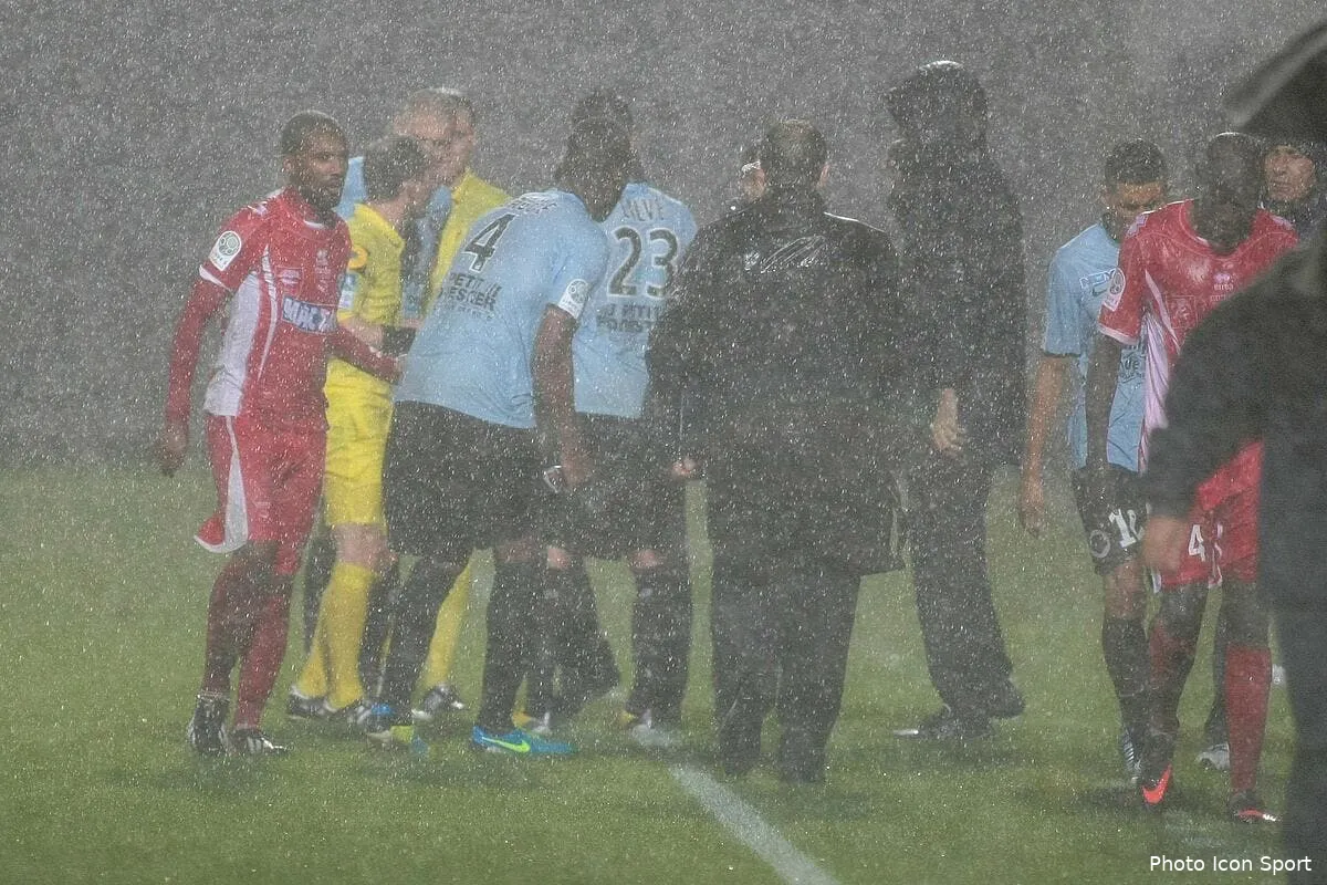 photo nimes caen la pluie s invite et gagne iconsport guy 041013 08 0166957