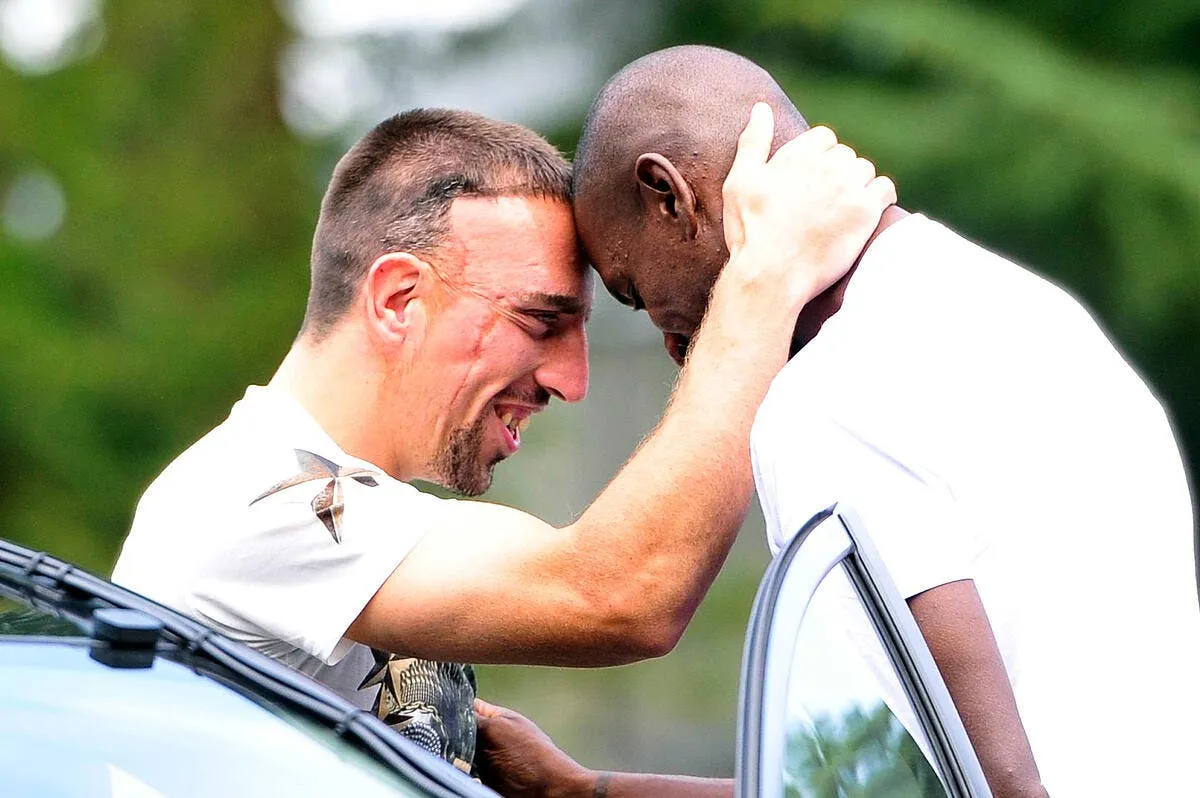 photo ribery emu de retrouver abidal en equipe iconsport noe 120813 01 1163245