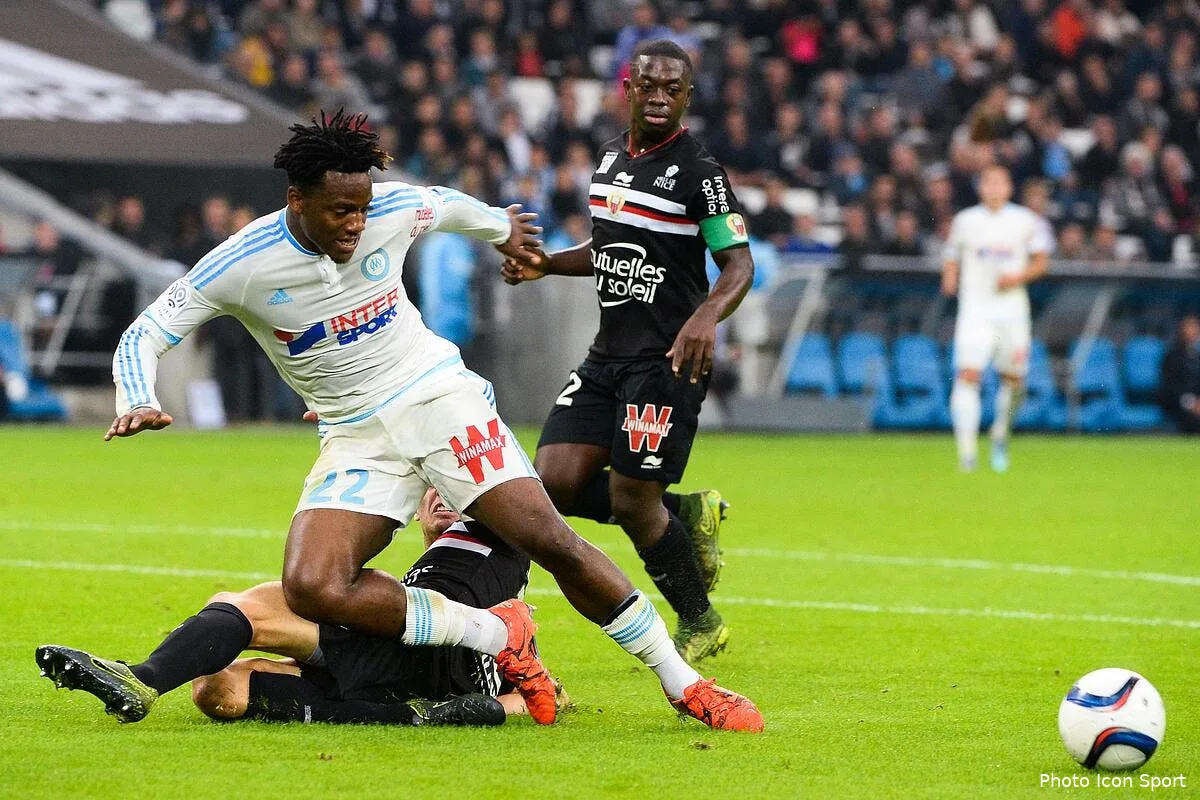 pierre menes chambre batshuayi le chasseur du sketch des inconnus iconsport pet 081115 01 09125237