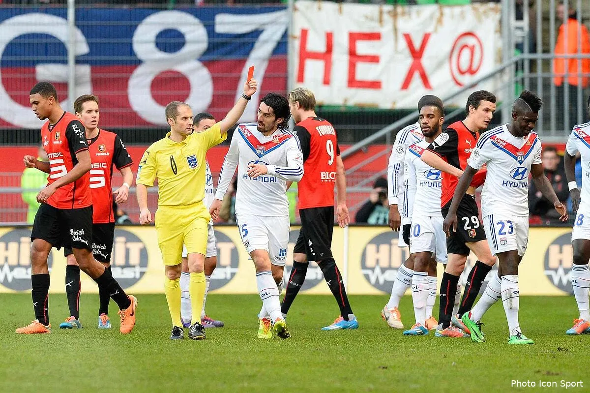 pierre menes colle un tacle a l ol sur le cas umtiti iconsport por 020214 02 0275629