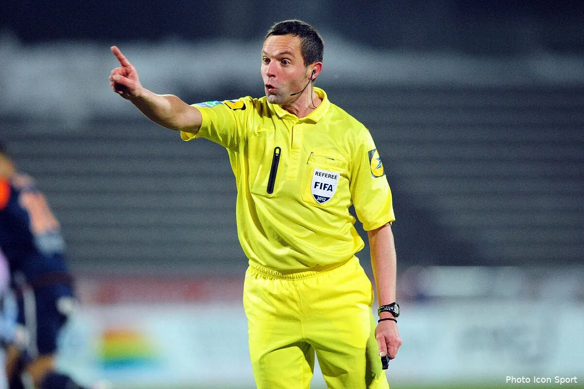 pierre menes consterne par l arbitre francais de benfica fenerbahce iconsport jpt 230213 08 0956139