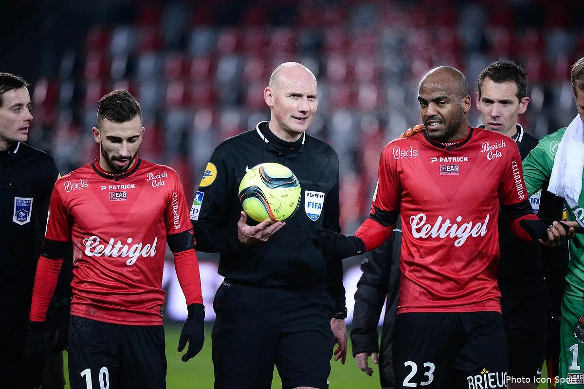 pierre menes effare le choix de l arbitre pour ol om iconsport nlg 160116 17 22131047