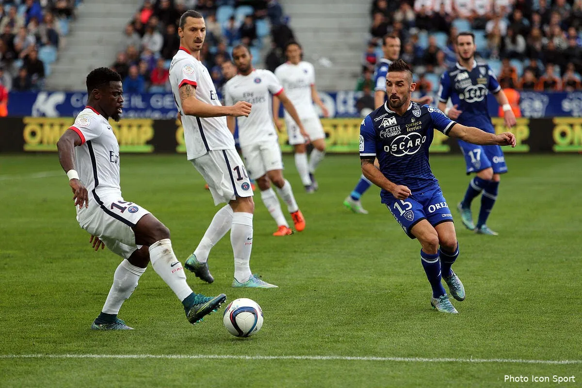 pierre menes relativise l erreur d arbitrage pour le psg iconsport mae 171015 01 10123269