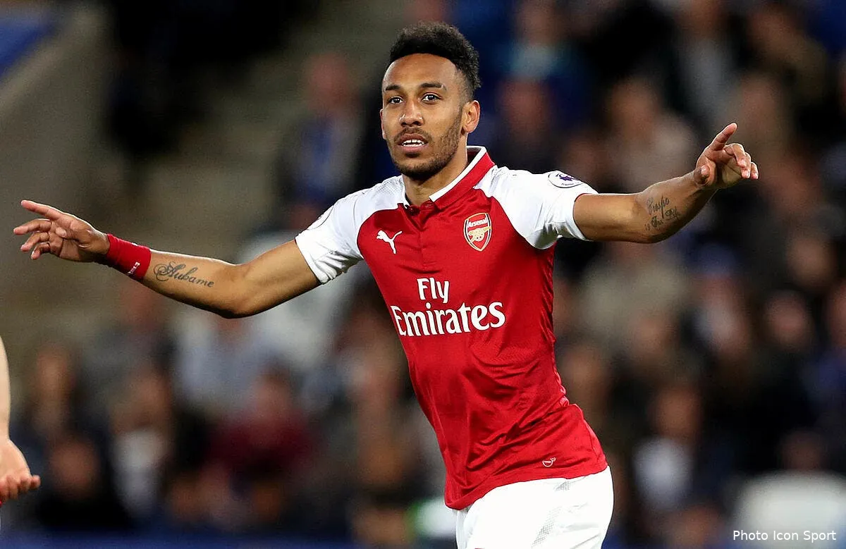 pl aubameyang tacle salement wenger a arsenal icon 36407016220171