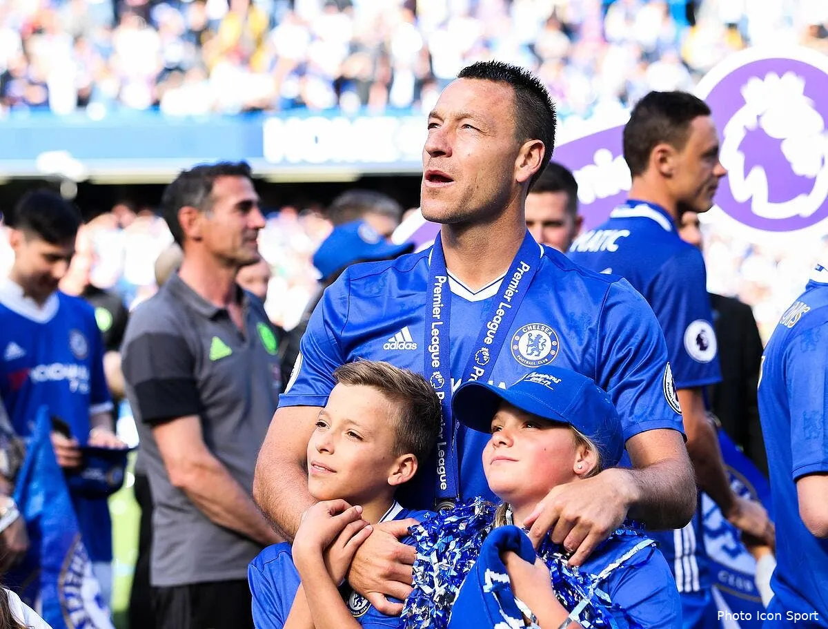 pl john terry signe a aston villa iconsport 31397522185145