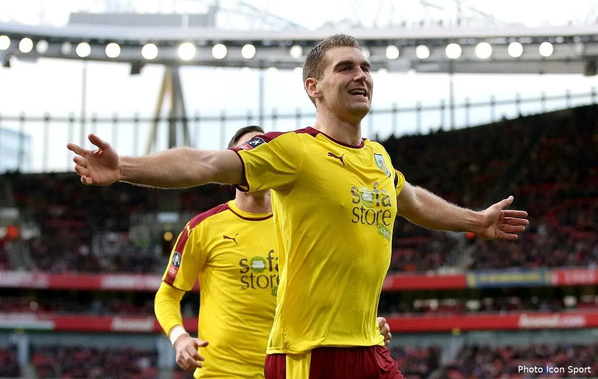 pl le burnley de joey barton remonte iconsport pa 25382005141688