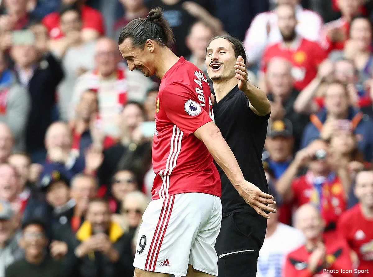 pl un improbable sosie d ibrahimovic s invite sur la pelouse d old trafford iconsport bpi 240916 53 10156080