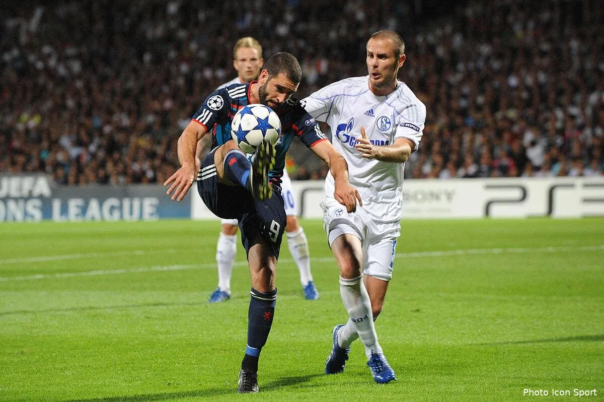 plestan gentiment pousse vers la sortie par schalke04 iconsport pt 140910 999 11821175