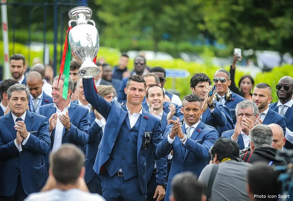 portugal la bande de cristiano ronaldo recue en heros iconsport glo 110716 10 06148694