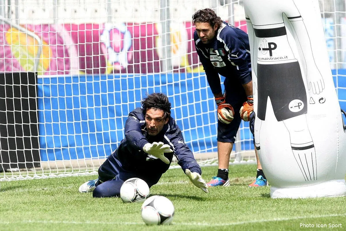pour buffon sirigu incarne l avenir des gardiens de but iconsport new 070612 201 0836516