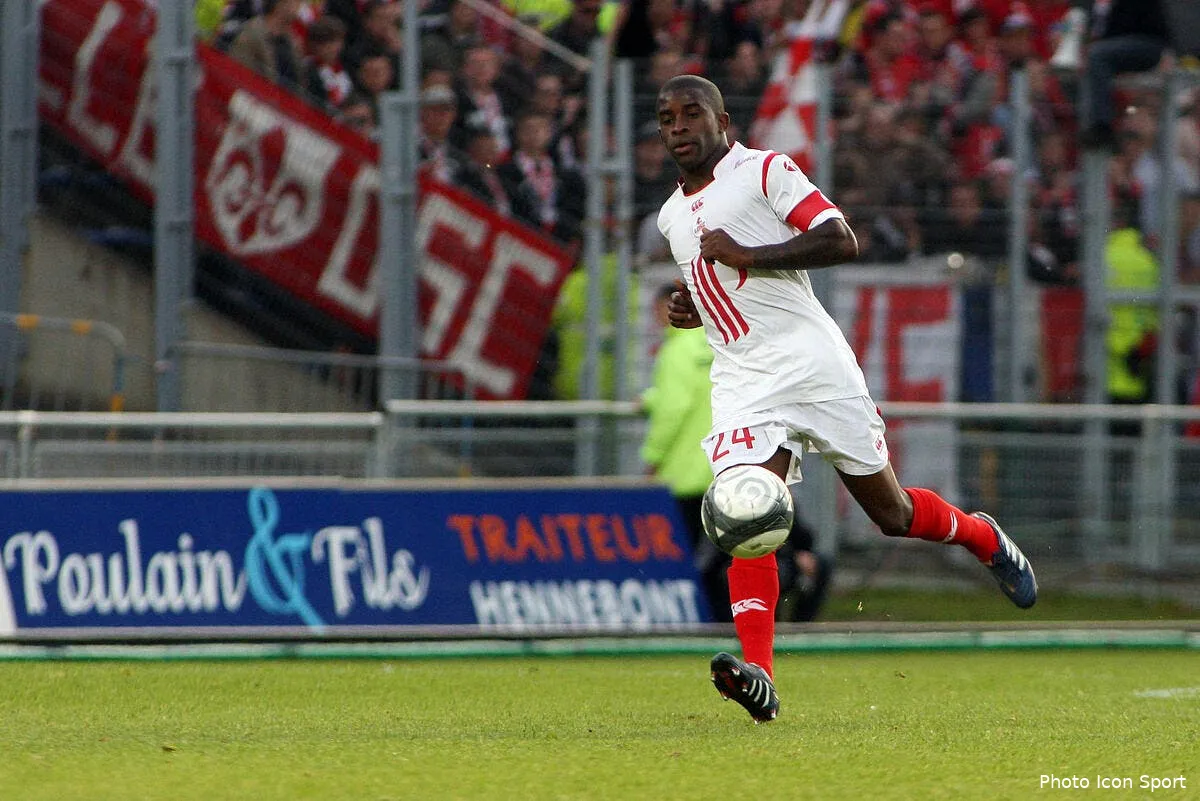 pour lille le plastique n est pas fantastique iconsport frs150510 01 6218414