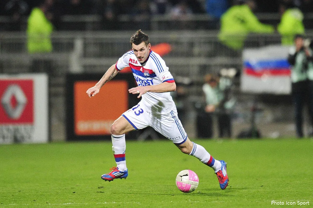 pour remplacer debuchy le losc pourrait se servir a l ol iconsport noe 100312 701 0438087