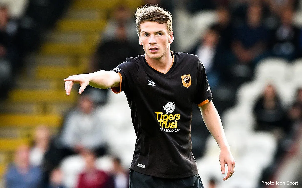 premier league un jeune defenseur se fait connaitre grace a son pauvre salaire iconsport bpi 150716 89 01161636