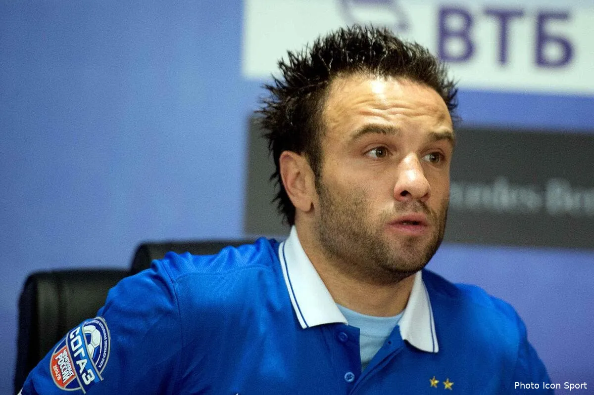 presentation officielle de valbuena a 17h annonce l ol iconsport ria 090814 01 04117997