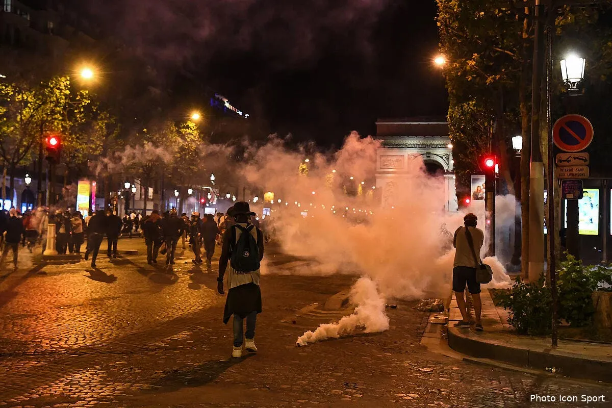 psg 148 interpelles les sauvages salissent paris icon bap 230820 93 045292421