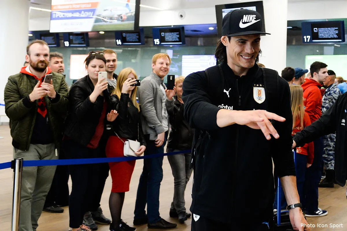 psg a 1600 km de la cavani provoque un coup de chaud a naples iconsport icon spu 100618 10 03227133
