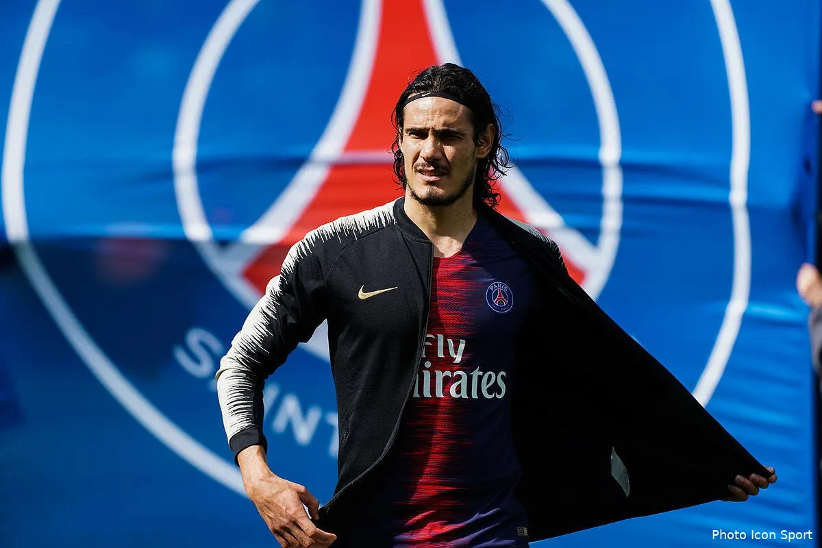 psg al khelaifi prend il cavani de tres haut icon lem 110519 08 49253555