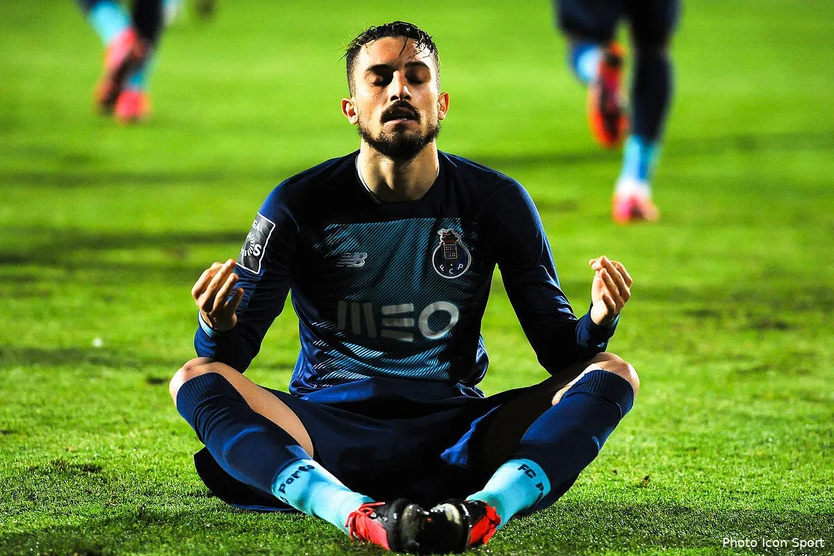 psg alex telles est parisien a 10 me a vol d oiseau icon ci sports 20200201 36773459285239