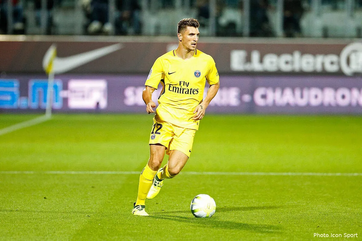 psg alves aurier la concurrence vue par thomas meunier iconsport icon mrv 080917 08 29193343