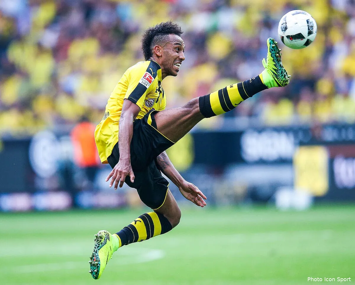 psg aubameyang s etonne des methodes bizarres du psg au mercato iconsport fir 270816 93 53155622