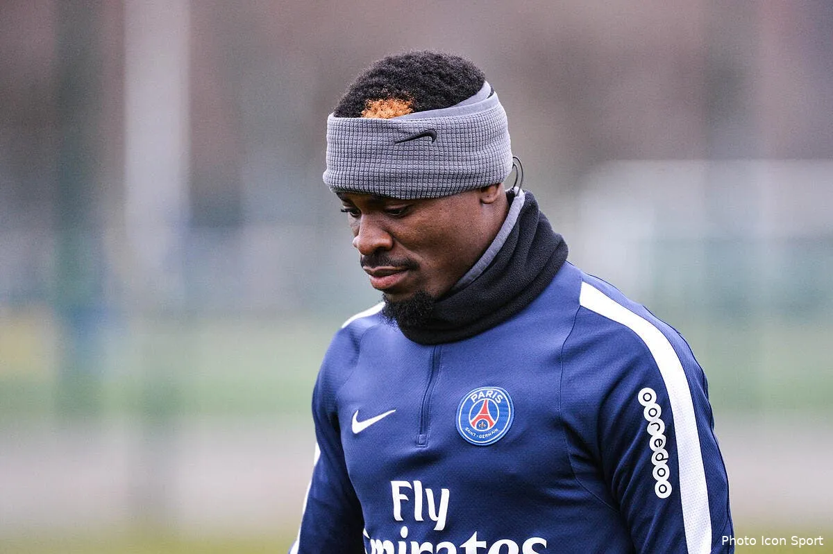 psg aurier aurait donne un coup de coude a un policier iconsport dib 190316 10 31144430