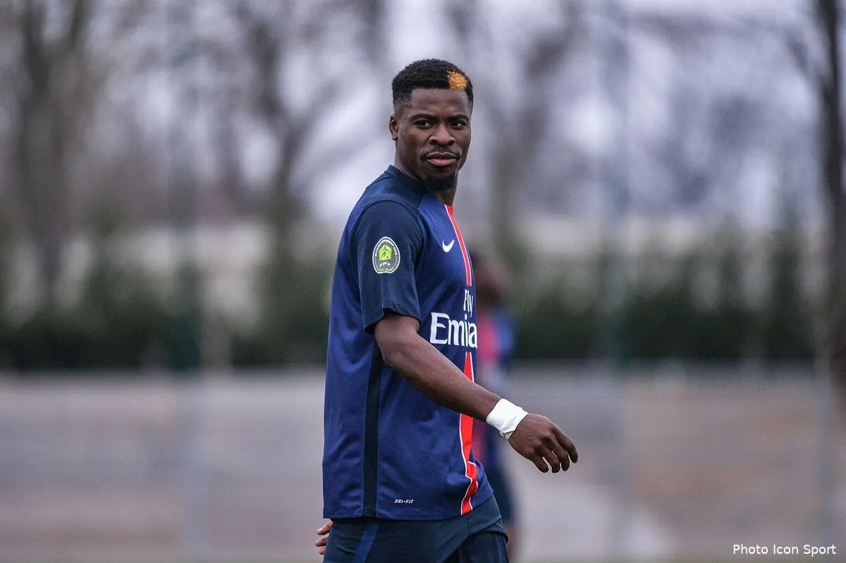 psg aurier pour succeder a dani alves le barca y croit aurier 8144202