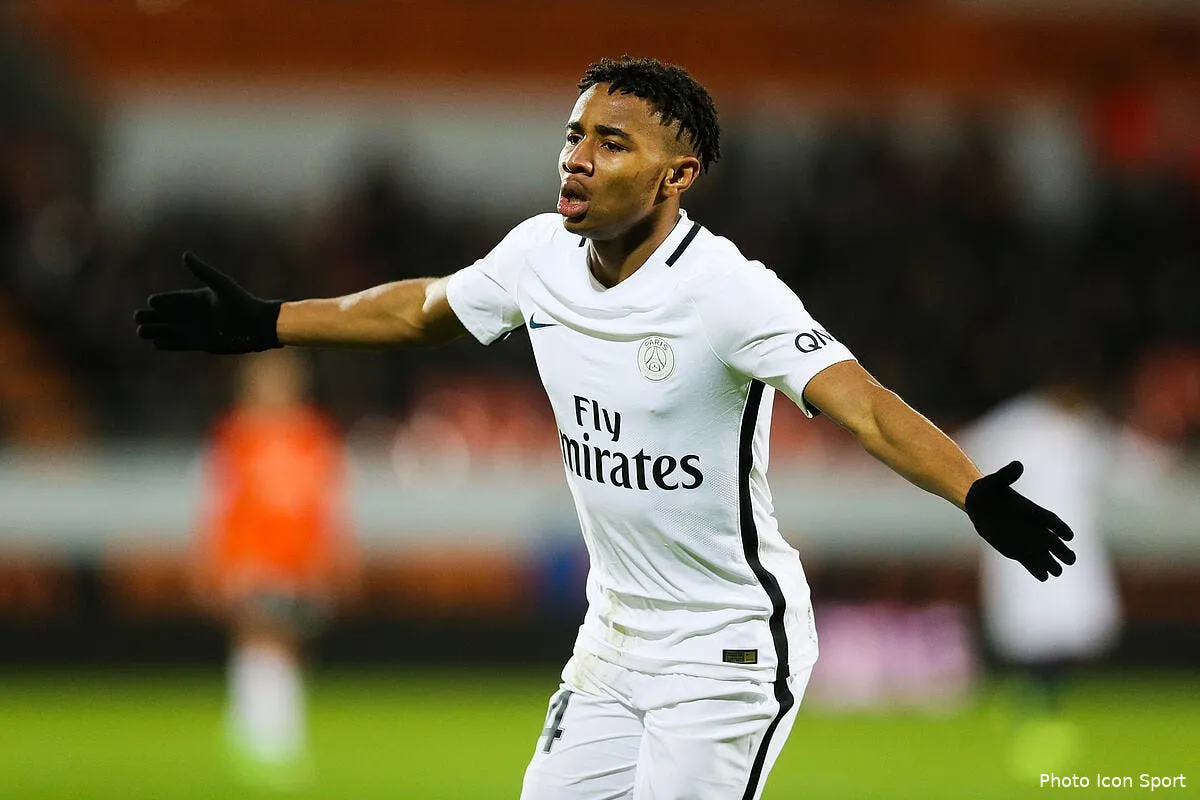 psg barres par les stars nkunku et georgen ont le meme plan nkunku176566
