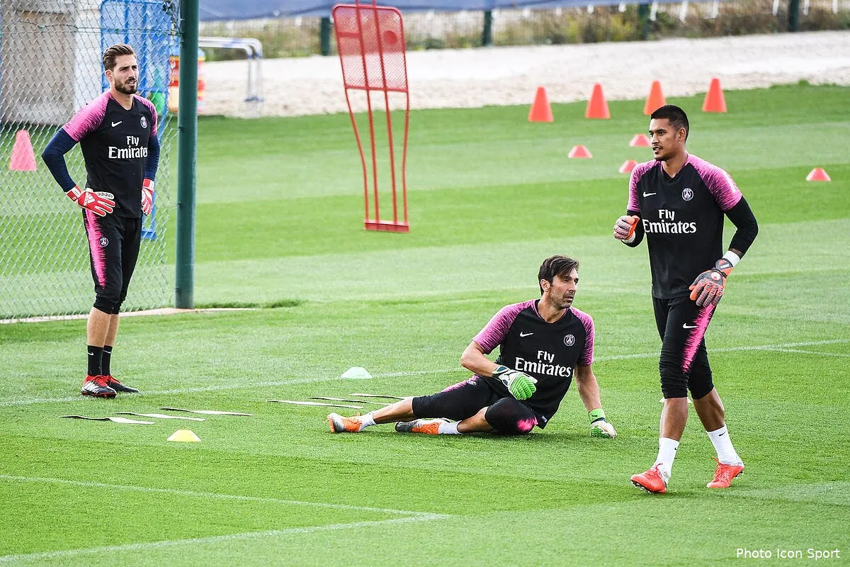 psg buffon kiffe la concurrence d areola et de trapp iconsport icon dib 240818 10 01228893