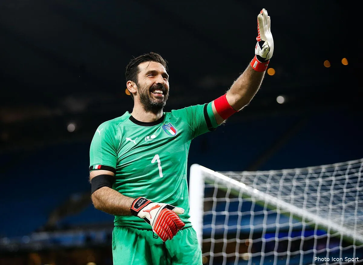 psg buffon presente lundi la tour eiffel lui rendra hommage iconsport icon spi 230318 88 12223895