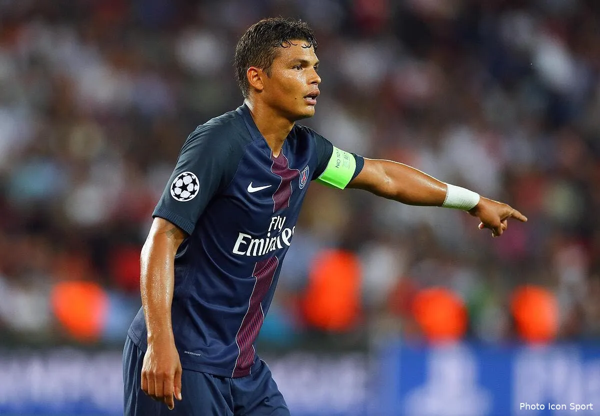 psg ca coince entre paris et thiago silva le milan ac en profite thiago silva 18154954