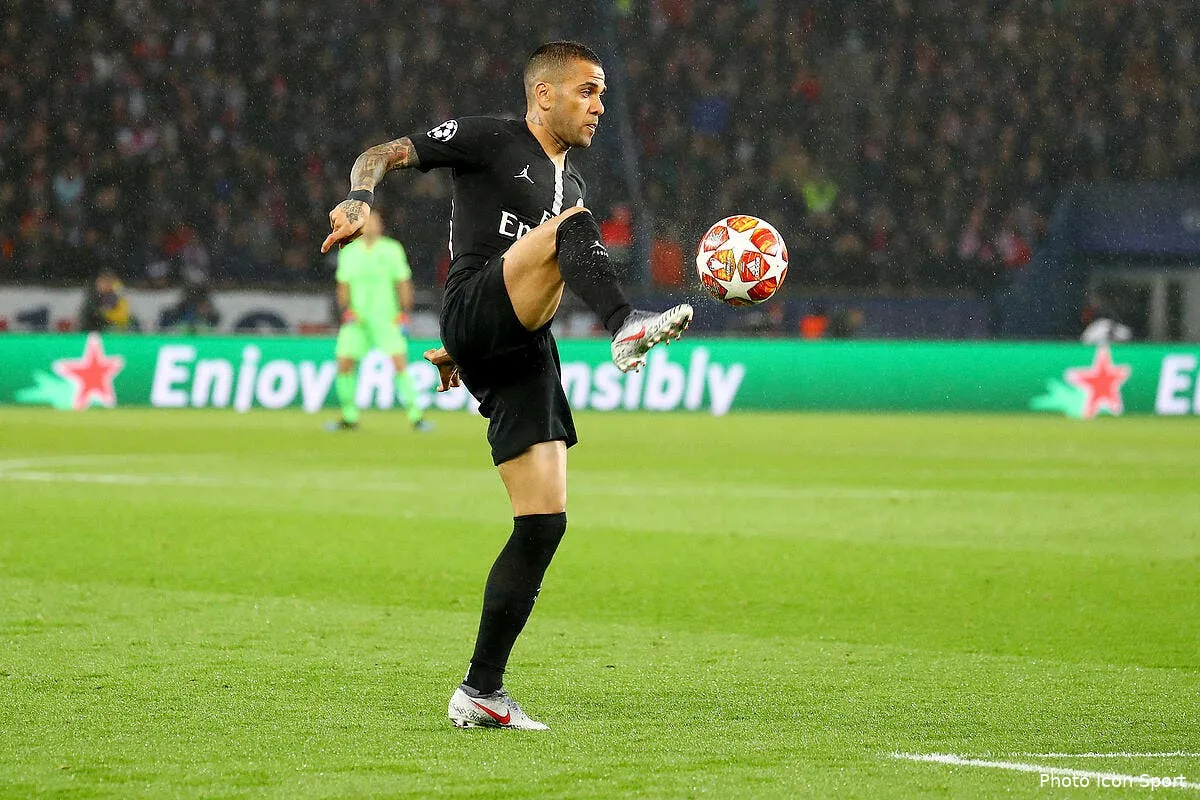 psg carine galli effaree daniel alves flingue le paris sg icon 190306p19332250281